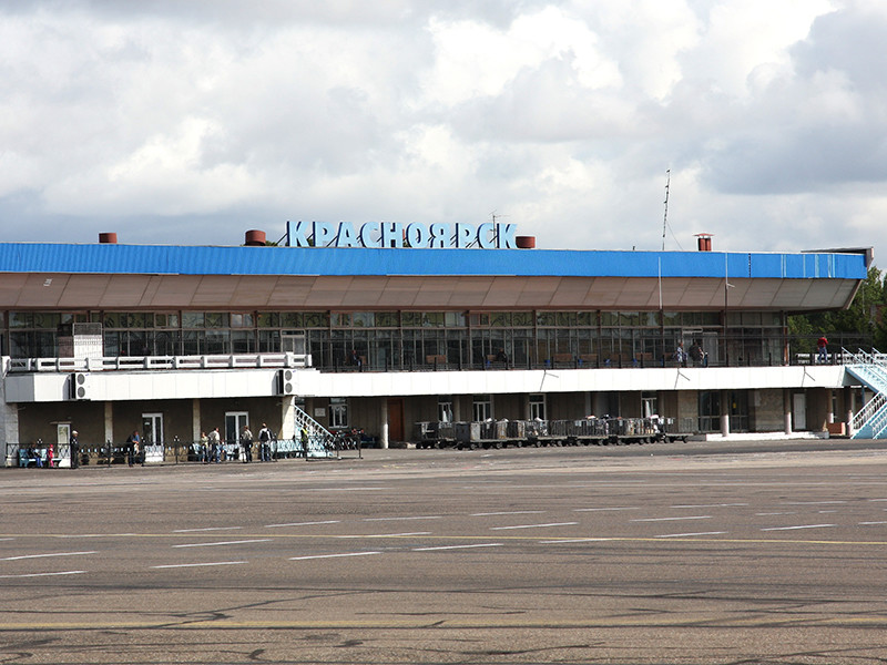 В международном аэропорту Емельяново под Красноярском совершил аварийную посадку самолет Airbus A330-300, следовавший рейсом Лондон-Шанхай. Воздушное судно благополучно приземлилось в 11:01 - через 10 минут после того, как пилоты запросили посадку