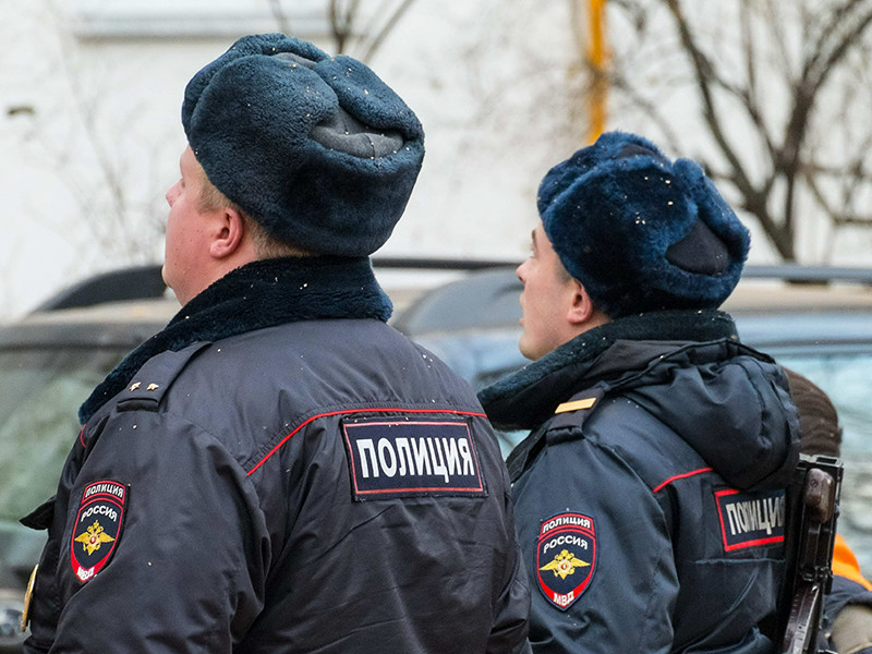 В Москве мужчина в собственной квартире взял в заложники жену и троих детей