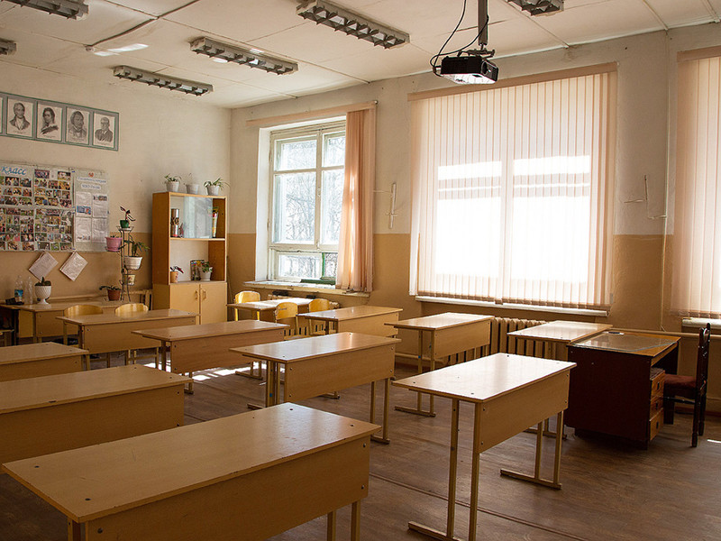 Вице-премьер РФ Ольга Голодец заявила, что пришло время отказаться от прямоугольных классов в школах и учителя у доски. По ее мнению, такая организации школьного пространства неправильно влияет на развитие индивидуальности ребенка