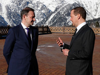 Председатель правительства РФ Дмитрий Медведев во время интервью ведущему программы "Вести в субботу" Сергею Брилеву (слева), 28 февраля 2017 года