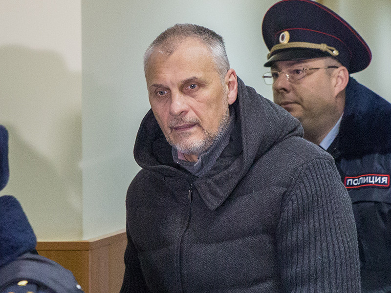 Южно-Сахалинский городской суд оставил под стражей экс-губернатора Сахалинской области Александра Хорошавина и двух его подчиненных