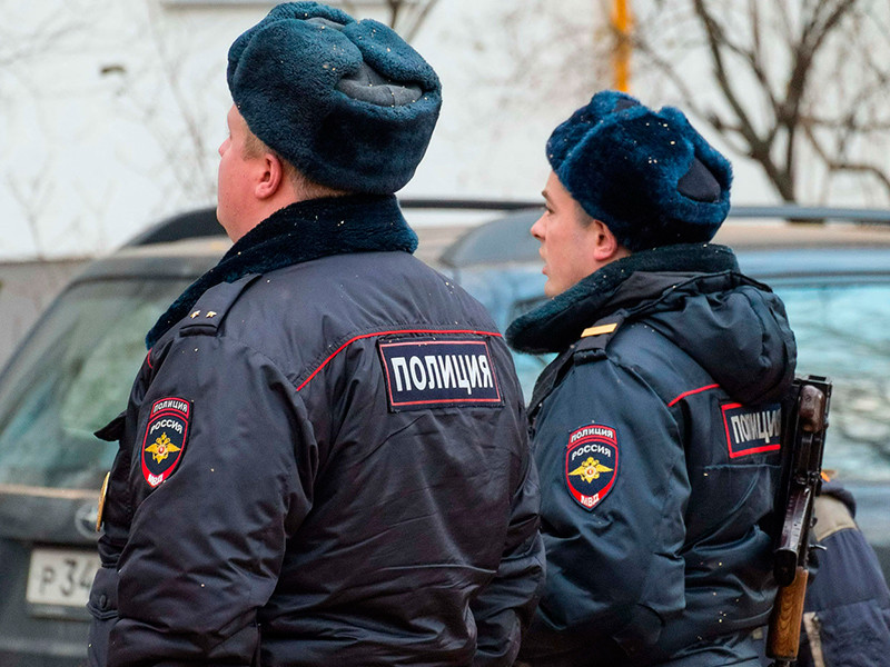 В Екатеринбурге ссора на бытовой почве во дворе одного из жилых домов переросла в конфликт с применением огнестрельного оружия и взрывом гранаты