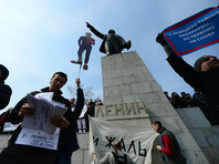 На востоке России начались антикоррупционные митинги "Он нам не Димон", которые, по замыслу организаторов, должны в воскресенье пройти в десятках городов
