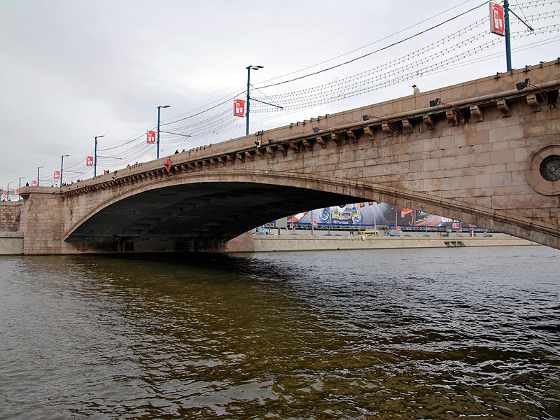Госучредение "Гормост" разместило на портале госзакупок тендер на реконструкцию Большого Москворецкого моста в центре столицы