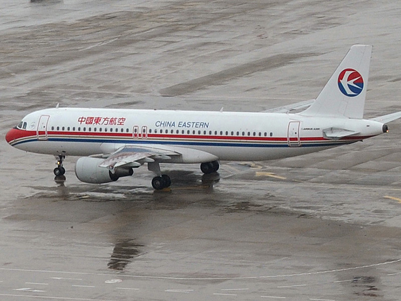 Самолет Airbus A320 китайской авиакомпании China Eastern Airlines, летевший из Шанхая в Лондон, совершил экстренную посадку в аэропорту Иркутска