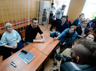 Суд приговорил Навального к штрафу и 15 суткам ареста
