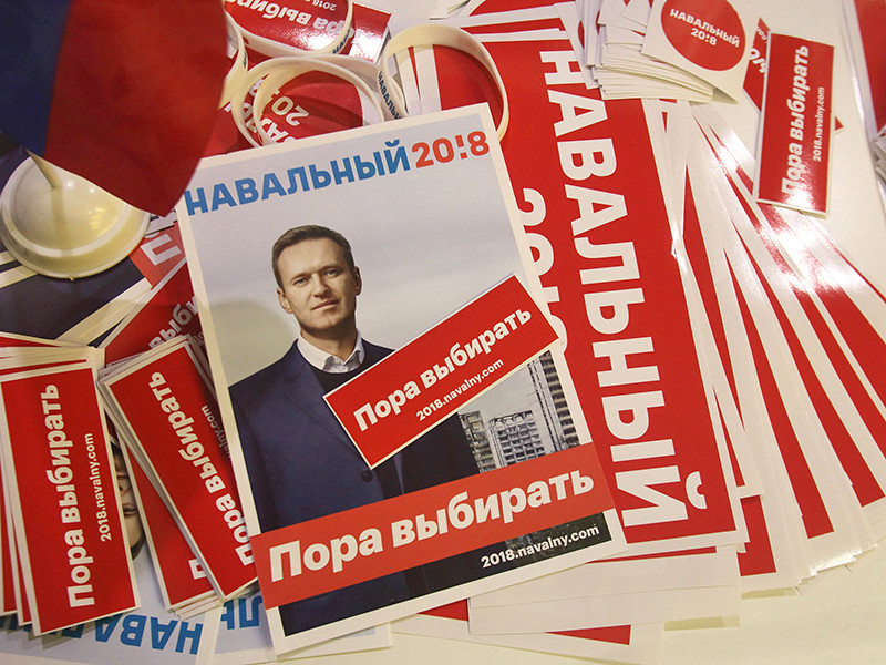 Избирательный штаб оппозиционера Алексея Навального вновь подвергся нападению - на этот раз в Санкт-Петербурге