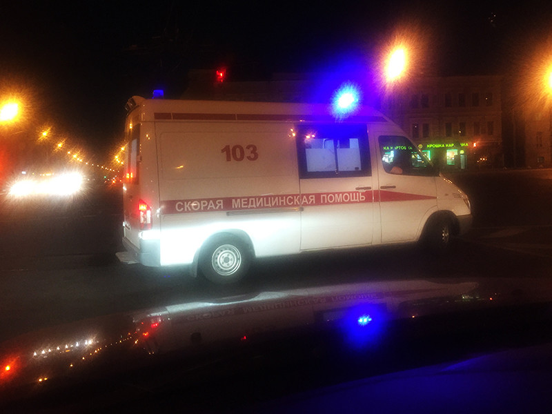 В центре Москвы машина скорой помощи перевернулась после столкновения с Porsche