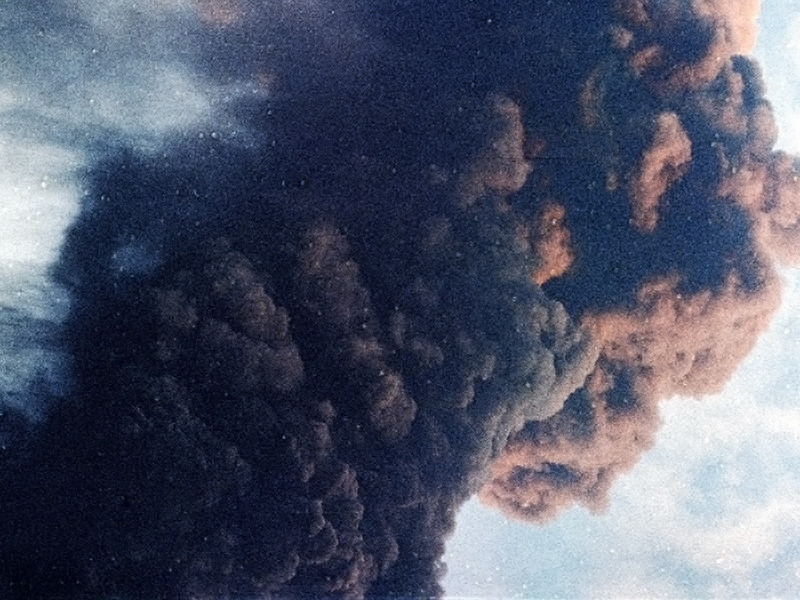 Извержение вулкана Камбальный продолжается на юге Камчатки, пепловый шлейф от него растянулся более чем на 900 км над акваторией Тихого океана