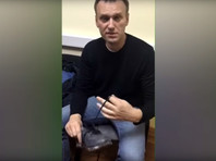 СК приобщил к уголовному делу Навального его шнурки, телефон, электронную книгу Kindle и подзарядки к ним