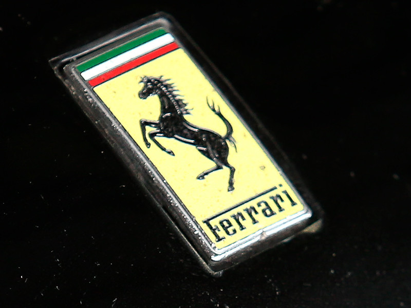В Москве задержали сестер-сотрудниц "Сбербанка" при попытке купить Ferrari на деньги клиента