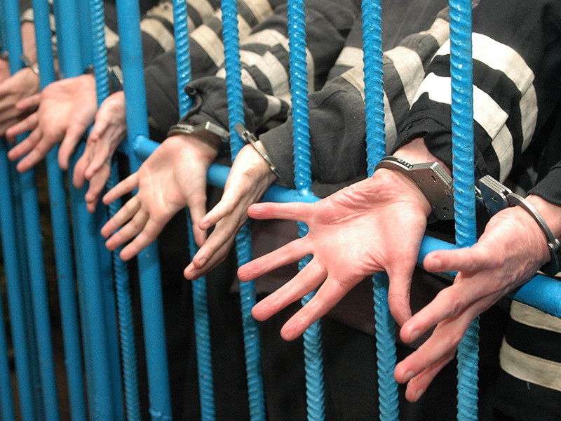 Около трех десятков заключенных в одной из колоний Саратовской области 21 марта порезали себе вены в знак протеста