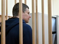 Сам Каминов, в свою очередь, заявил, что вину не признает, но готов сотрудничать со следствием. "Прошу избрать мне меру пресечения в виде домашнего ареста и дать возможность доказать свою невиновность", - просил он суд

