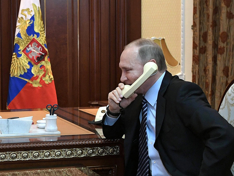 Кремль подтвердил появившуюся информацию о состоявшихся недавно нескольких телефонных разговорах между президентами России и Украины. Ранее в Киеве сообщили о том, что Петр Порошенко дважды провел переговоры с Владимиром Путиным во время обострения ситуации в Донбассе