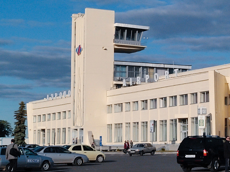 В самарском аэропорту Курумоч совершил вынужденную посадку самолет, летевший из Москвы в Фергану, из-за преждевременных родов пассажирки