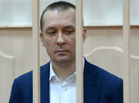 Сын Виктора Захарченко Дмитрий, бывший начальник управления "Т" антикоррупционного главка МВД РФ, арестованный в сентябре 2016 года, обвиняется в получении взятки, злоупотреблении служебными полномочиями и воспрепятствовании производству предварительного расследования
