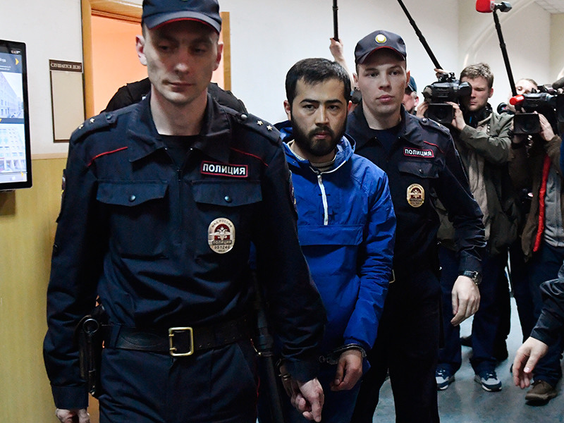 Десятый фигурант дела о взрыве в метро Санкт-Петербурга Акрам Азимов, депортированный в Москву из киргизского города Оша, в четверг, 20 апреля, не признал вину в Басманном суде Москвы