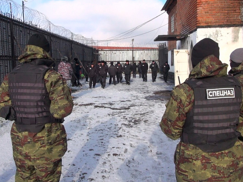 Заключенные колонии N14 Новосибирской области 22 апреля повредили ограждение с колючей проволокой, но в ГУФСИН утверждают, что никакого бунта не было, сообщается на сайте областного управления пенитенциарной службы

