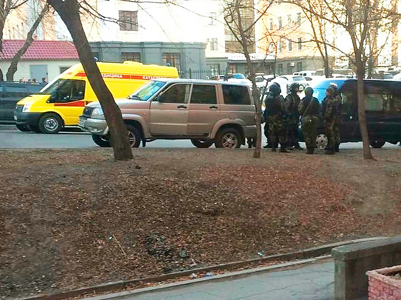 Раненый при нападении на приемную ФСБ в Хабаровске находится в реанимации