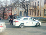 Приемную ФСБ в Хабаровске атаковали 21 апреля в 17:02 по местному времени (10:02 по Москве). Стрелок открыл беспорядочный огонь. В результате погиб сотрудник служб и посетитель, второй визитер получил ранение
