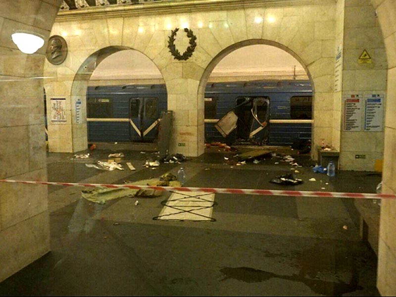СМИ: следователи не исключают версию о террористе-смертнике в петербургском метро
