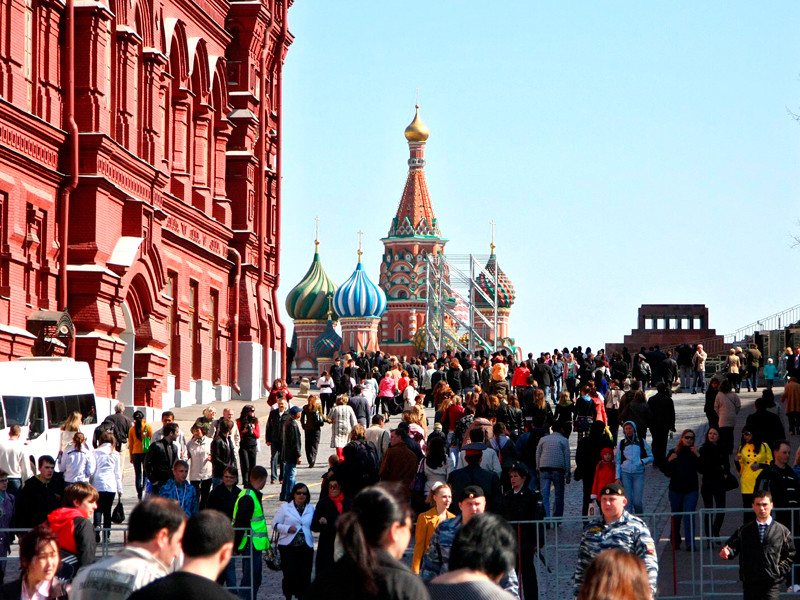 На майские праздники россияне будут отдыхать семь дней, но с перерывом на работу