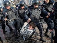 Протестные акции 26 марта прокатились по всей стране. В Москве власти не согласовали митинг, а оппозиционные "гуляния" обернулись массовыми задержаниями