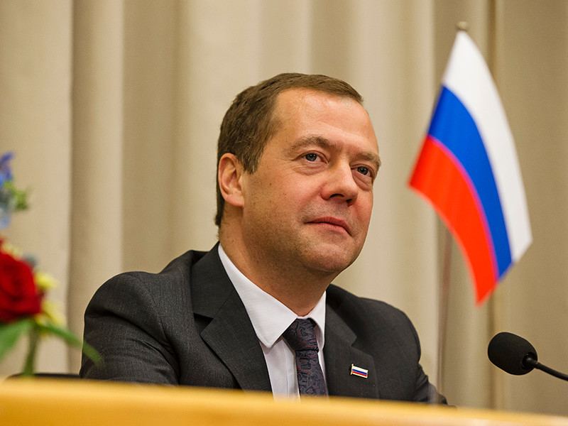 Рейтинг одобрения деятельности премьер-министра РФ Дмитрия Медведева российскими гражданами упал на 10% за месяц