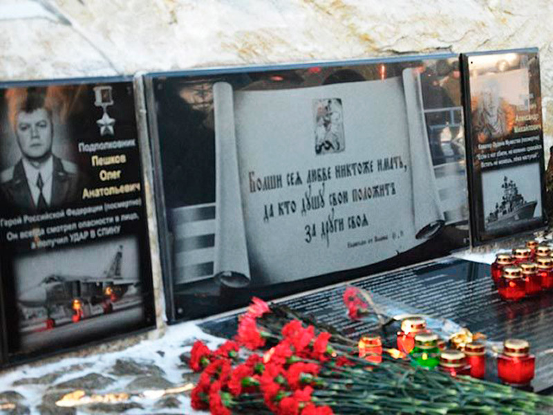 Мемориальный памятник воинской славы в трех километрах от села Возжаевка открыли в мае 2015 года. В его основание заложены капсулы с землей с 12 мест боевых сражений
