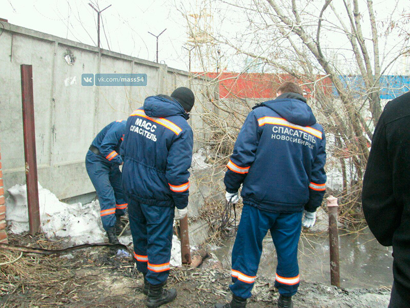 Жители Колпинского района Санкт-Петербурга нашли вмерзшее в лед тело