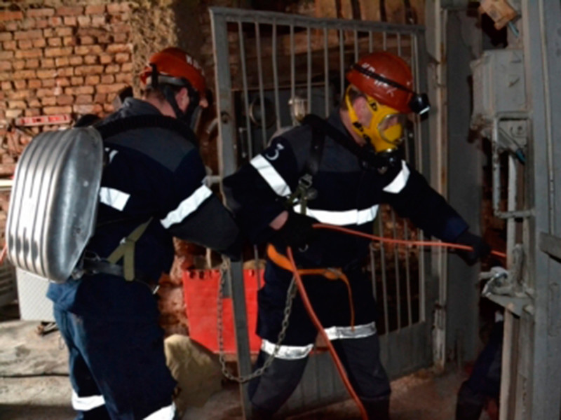 Обрушение породы произошло на золотодобывающей шахте в Пластовском районе Челябинской области, под завалами остались трое горняков