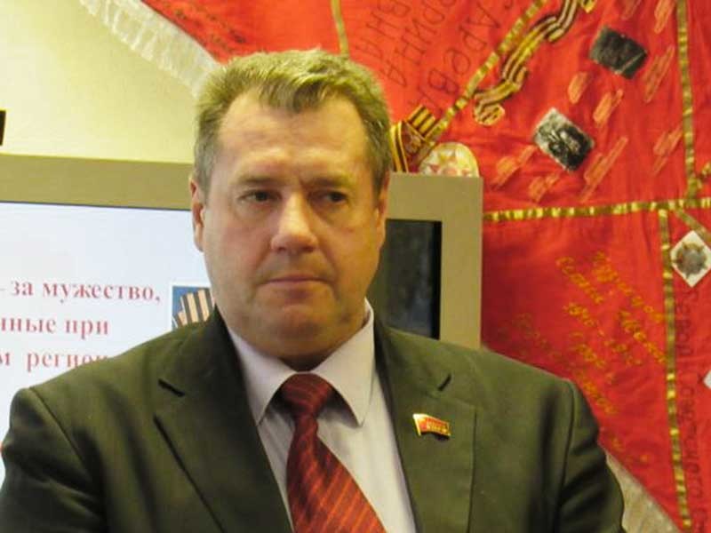 Депутат Надымской районной думы Ямало-Ненецкого округа, коммунист Александр Шмаль лишился мандата из-за судимости после взлома квартиры соседа