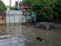 В зоне затопления по-прежнему более 1,5 тысячи домов, однако вода понемногу отступает. В регионе в связи с паводком объявлена ЧС федерального значения