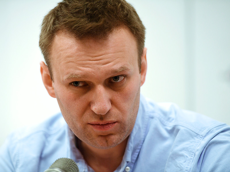 Политик Алексей Навальный улетел в Испанию