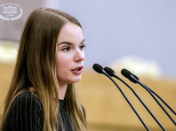 Видеоблогер Саша Спилберг выступила в Госдуме с критикой "коллеги-идиота" Соколовского и обучила депутатов "прозрачности"