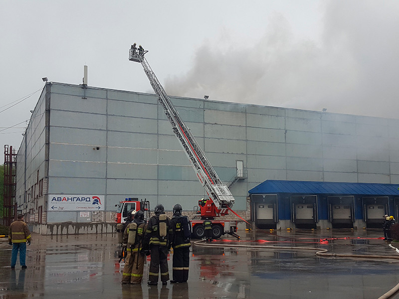 Вертолет Ми-8 направлен на тушение пожара на складе в подмосковном Лыткарино