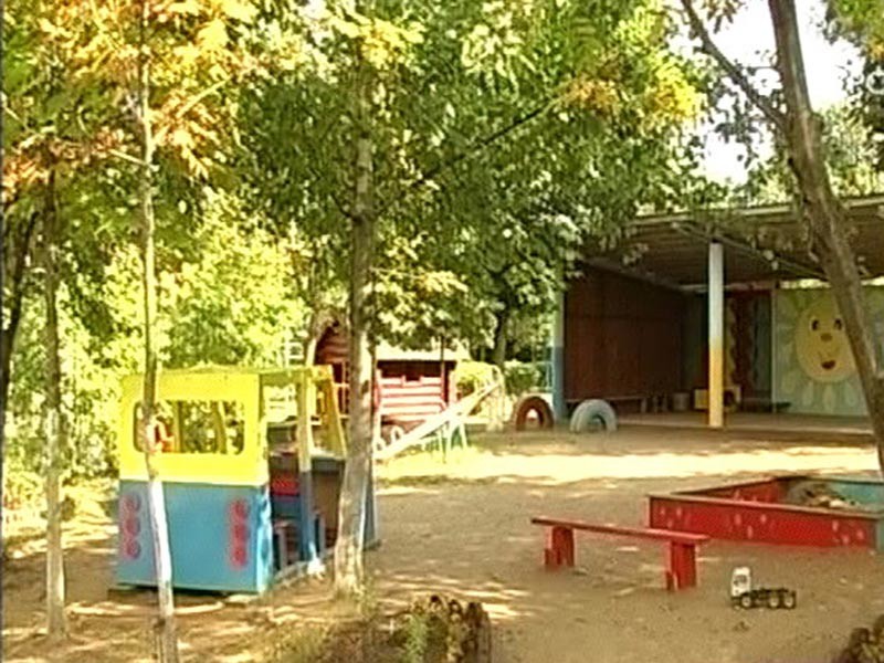 В городе Бердске Новосибирской области двое четырехлетних воспитанников детского сада сумели незаметно покинуть территорию дошкольного учреждения и отправились в близлежащий магазин

