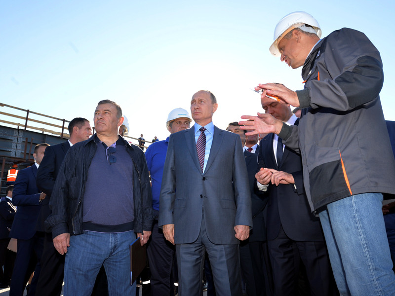 Владимир Путин и Аркадий Ротенберг( на фото - слева)