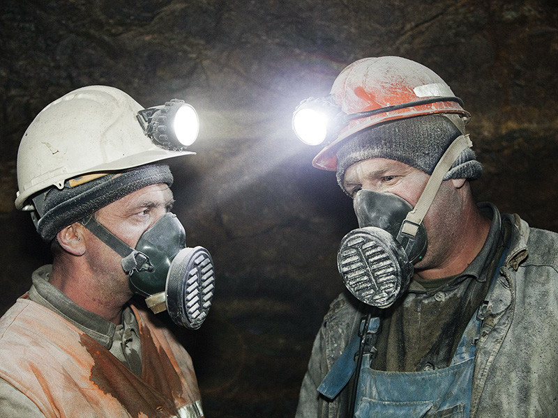 На шахте "Юго-Западная" Дарасунского рудника в Тунгокоченском районе 17 мая 81 человек отказался покидать шахту и подниматься на поверхность, требуя выплатить зарплату в полном размере за апрель 2017 года
