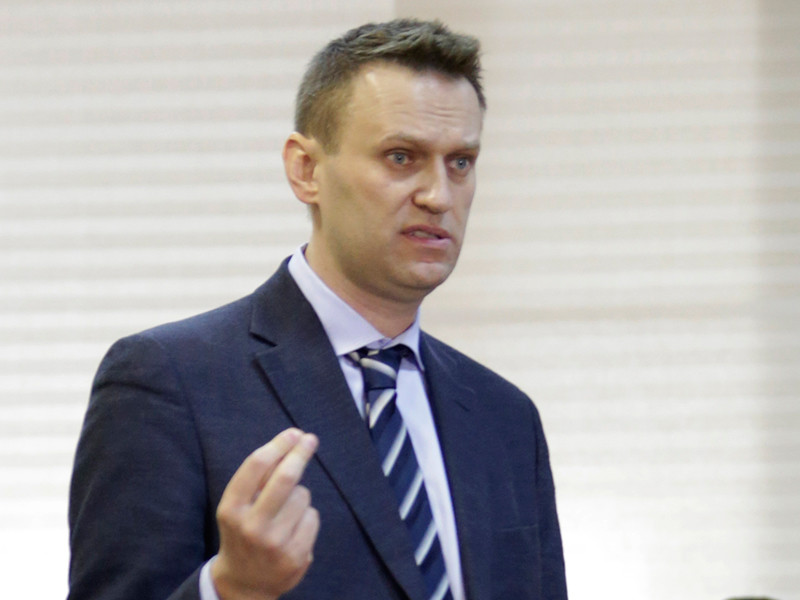 Основатель Фонда борьбы с коррупцией (ФБК) оппозиционер Алексей Навальный продолжил отвечать на видеообращения бизнесмена Алишера Усманова и рассказал, как тот "заработал свои первые деньги"