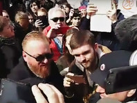 В Санкт-Петербурге во время первомайской демонстрации едва не пострадал депутат Виталий Милонов, известный своими гомофобными взглядами