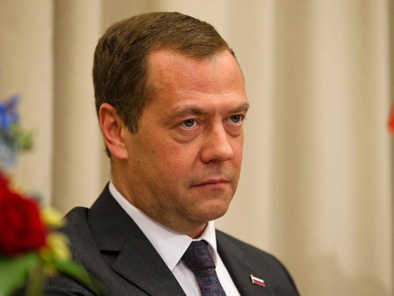 Премьер-министр РФ Дмитрий Медведев примет участие в церемонии прощания с бывшим федеральным канцлером ФРГ Гельмутом Колем, сообщает "Интерфакс" со ссылкой на пресс-службу правительства. Траурная церемония пройдет 1 июля в Страсбурге
