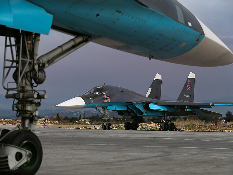 Удар самолетов Су-35 и Су-34 был нанесен в конце мая в южном предместье Ракки, где проходило совещание лидеров ИГИЛ