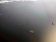 Нолан Питерсон пишет, что накануне находился на борту самолета-разведчика RC-135, который сопровождал стратегические бомбардировщики
