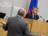 Вячеслав Володин напомнил депутатам об особых мерах предосторожности на встрече. Он отметил, что в зал категорически запрещено проносить с собой мобильные телефоны и другие технические средства