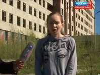 24-летняя жительница Апатитов Мурманской области Дарья Старикова, которая накануне на "Прямой линии" с президентом РФ пожаловалась на отсутствие в городе профильных медиков, из-за чего ей вовремя не диагностировали рак, была госпитализирована в Мурманскую областную больницу


