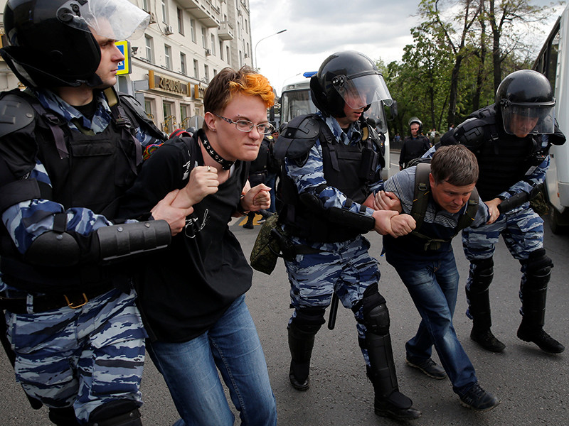 В Кремле прокомментировали прошедшие накануне в российских городах антикоррупционные акции, обернувшиеся в ряде случаев массовыми задержаниями
