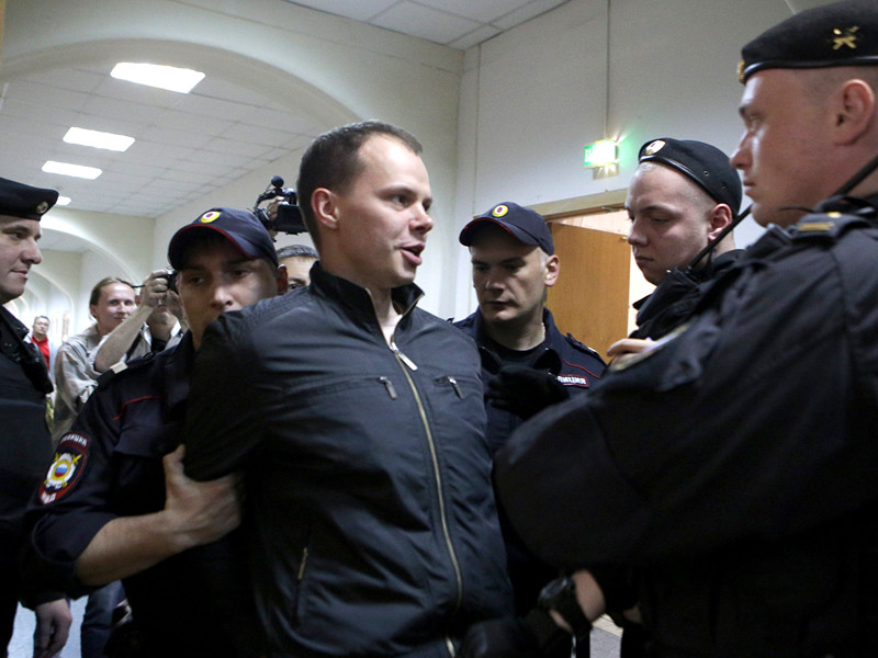 Басманный суд Москвы в пятницу, 9 июня, арестовал шестого фигуранта дела о несанкционированном антикоррупционном митинге, состоявшемся в столице 26 марта