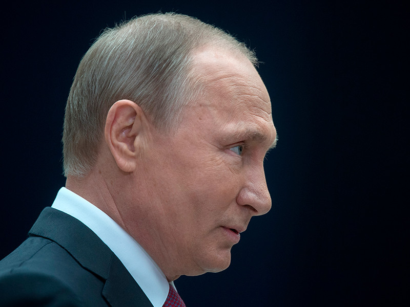 Президент России Владимир Путин не согласен с утверждением, что страна находится "на ручном управлении", а региональная власть не работает