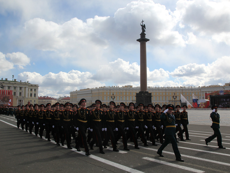 Военные во время парада в Санкт-Петербурге 9 мая 2017 года